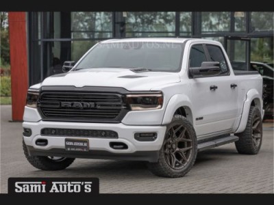 Dodge Ram 1500 ALL-IN PRIJS | HULK PACK | 5.7 V8 HEMI 4x4 | LARAMIE NIGHT EDITION | PRIJS MET LPG EN GARANTIE EN DIKKE WIELEN EN WIDEBODY | DUBBELE CABINE | 5 PERSOONS | VOORRAAD NR 2015 - 4725 | DIRECT BESCHIKBAAR |