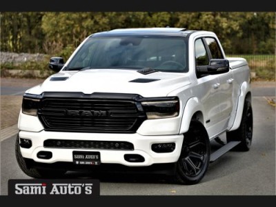 Dodge Ram 1500 LARAMIE NIGHT | BOM VOL | LPG | HUD | VIRTUAL | LUCHTVERING | DEKSEL | PANORAMADAK | BRIGHT WIHTE | 5.7 V8 HEMI 402PK 4x4 | CREWCAB 5 PERSOONS | GRIJSKENTEKEN | VOORRAAD NR 2147 - 4802