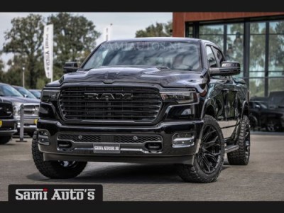 Dodge Ram NIGHT PREMIUM 2025 | BOM VOL + 14.4 INCH SCHERM | LUCHTVERING | HUD | 420PK 636 Nm | PRIJS MET LPG EN COVER EN GARANTIE | DUBBELE CABINE | PICK UP | 5 PERSOONS | DC | GRIJSKENTEKEN | VOORRAAD NR 2200 - 0886