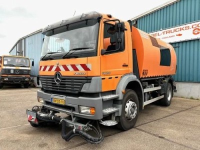 Mercedes-Benz Atego 1828 K RHD (ORIGINAL DUTCH TRUCK) WITH GOOD WORKING SCHORLING SWEEPERBODY (MANUAL GEARBOX / FULL STEEL SUSPENSION / REDUCTION AXLE / AIRCONDITIONING)