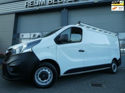 Opel Vivaro 1.6cdti L2 met Airco, 3-zits, Navigatie, Imperiaal, Trekhaak, PDC.