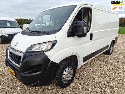 Peugeot Boxer 330 2.2 BlueHDi 120 L2H1 Premium ,camera , airco , apk okt. 2025 , euro 6 , 1e eig.