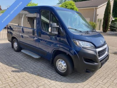 Peugeot Boxer Rolstoelbus rolstoel voorin side by side