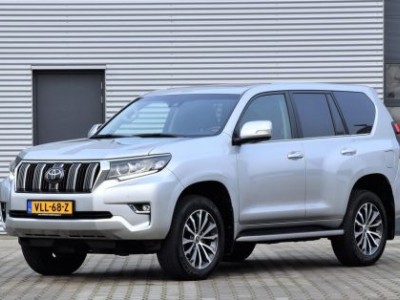 Toyota Land Cruiser 2.8 D-4D-F Executive TEC edition achterbank is erbij